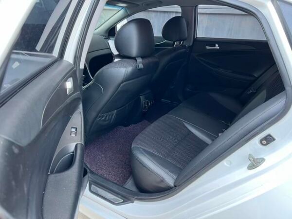 2011 Hyundai Sonata VIII 2.0L Automatic Leading Edition - Image 10