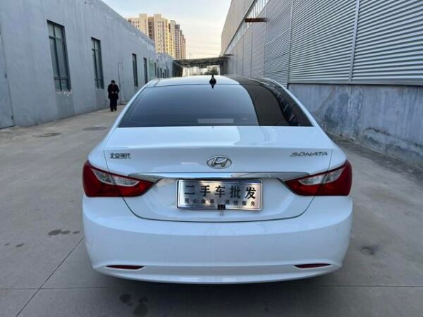 2011 Hyundai Sonata VIII 2.0L Automatic Leading Edition - Image 9
