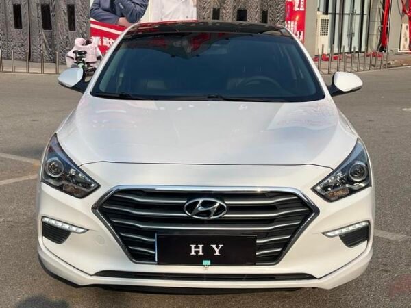 2017 Hyundai Mistra 1.8L GLS Auto Smart Package - Image 4