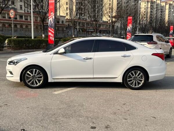 2017 Hyundai Mistra 1.8L GLS Auto Smart Package - Image 3