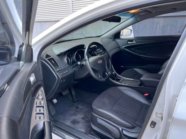 2011 Hyundai Sonata VIII 2.0L Automatic Leading Edition - Image 8