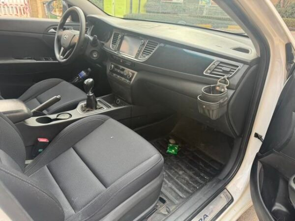 2014 Hyundai Mistra 1.8L Manual GL Comfort - Image 8