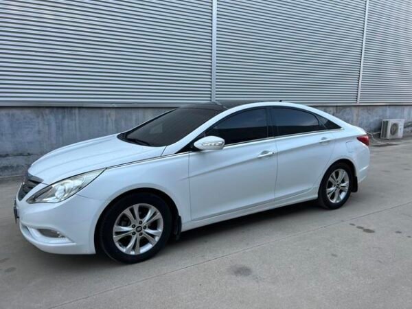 2011 Hyundai Sonata VIII 2.0L Automatic Leading Edition - Image 2