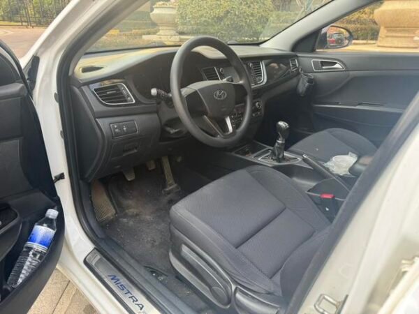 2014 Hyundai Mistra 1.8L Manual GL Comfort - Image 3
