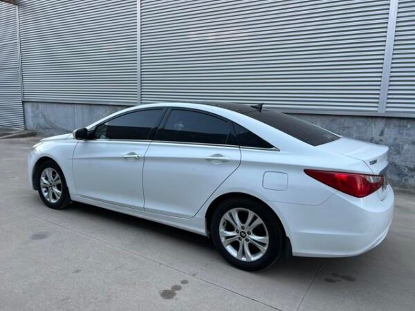 2011 Hyundai Sonata VIII 2.0L Automatic Leading Edition - Image 4
